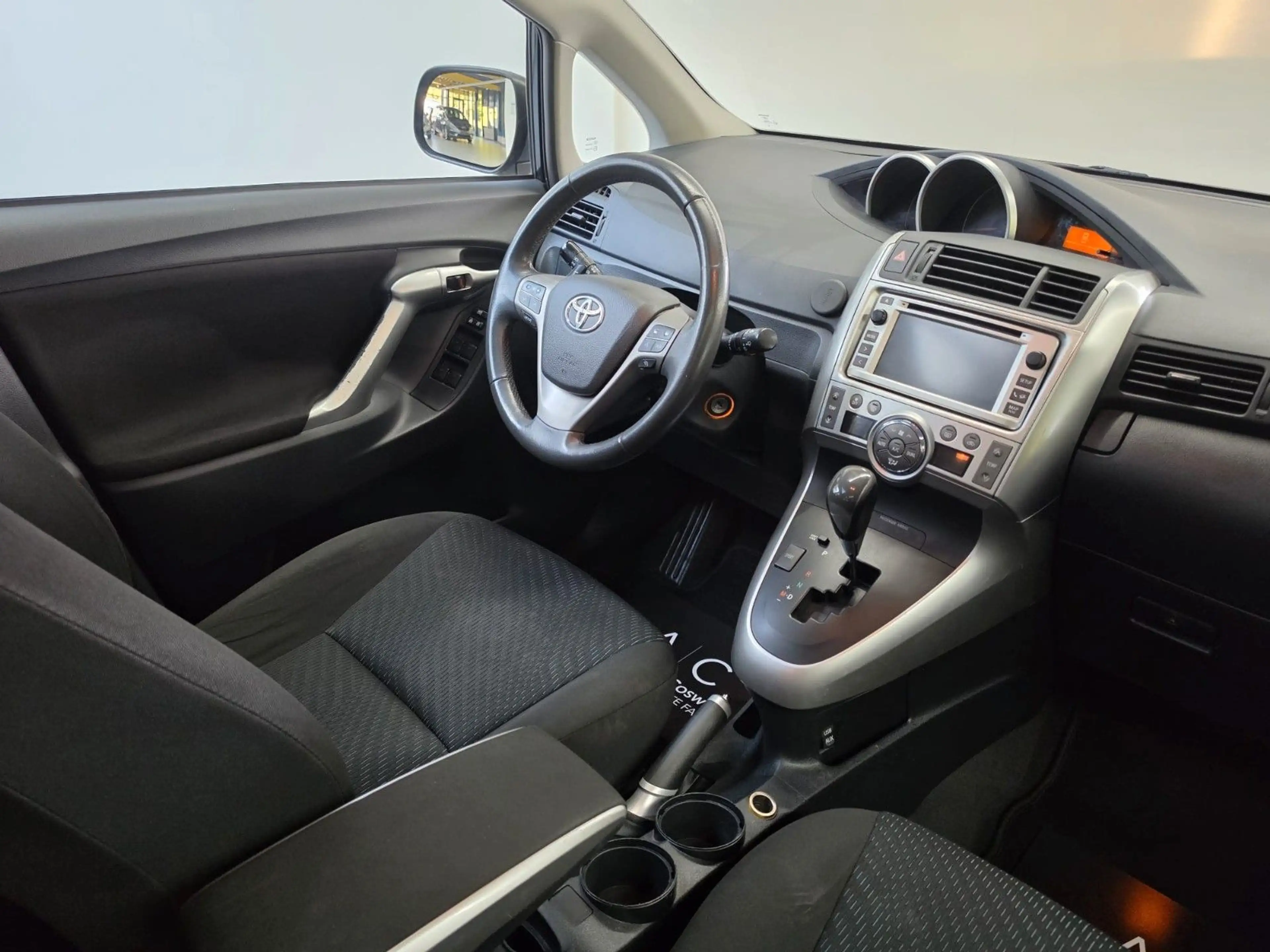 Toyota Verso Travel,Automatik,Navi,7-Sitzer,2.Hand — photo 9