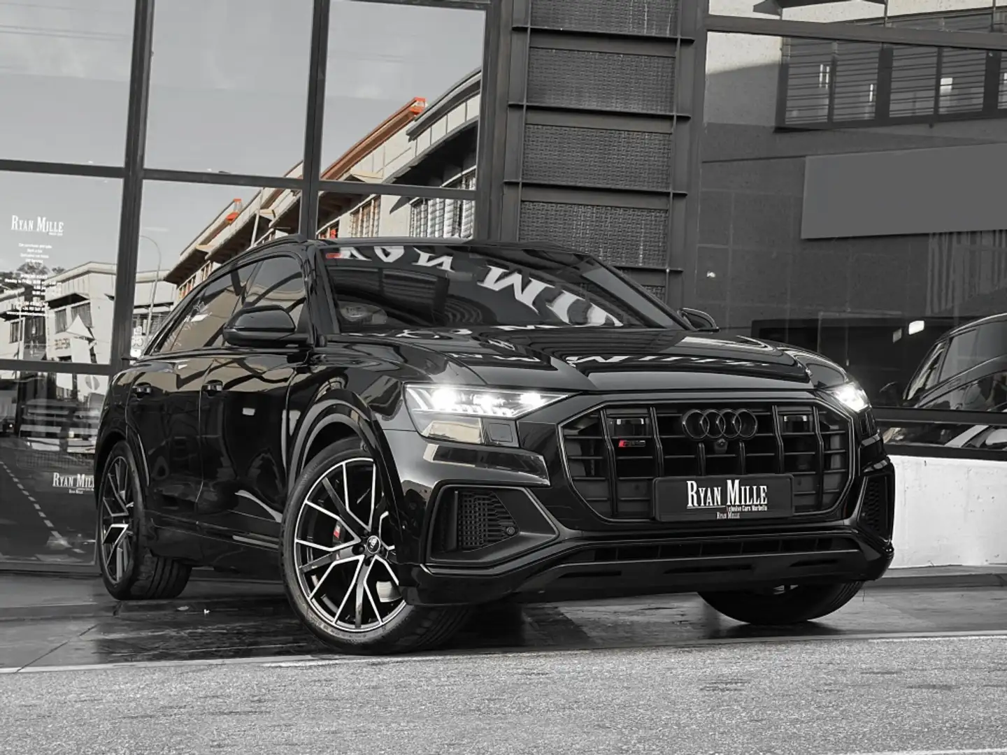 Audi Q8 SQ8 TFSI quattro tiptronic 373kW Schwarz - 1