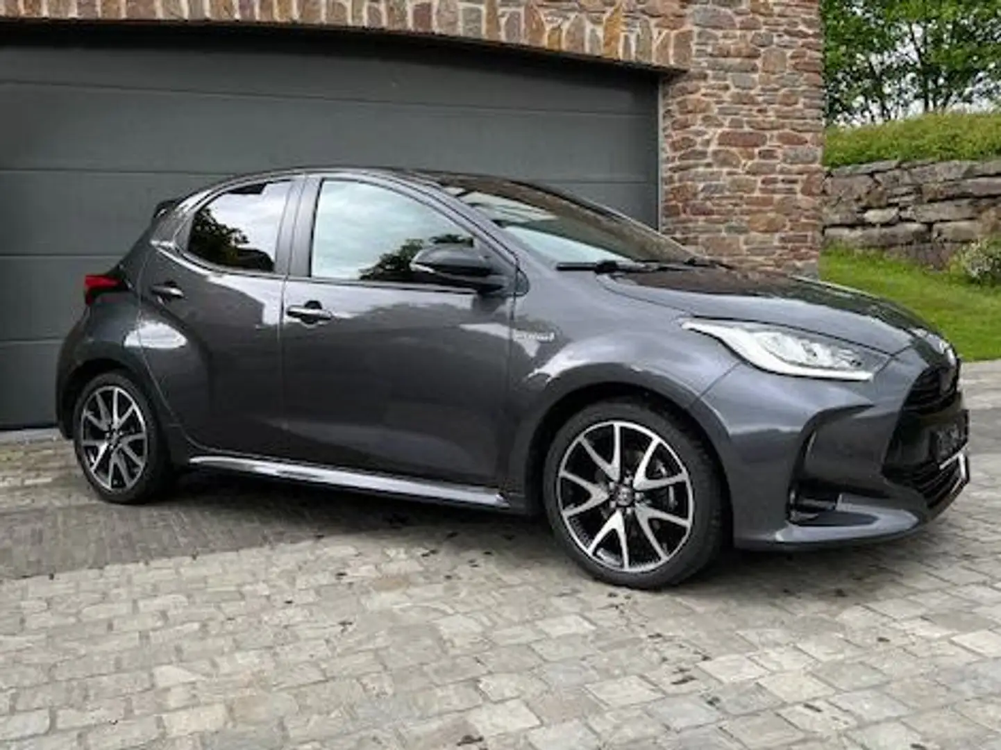 Toyota Yaris Yaris 5 1.5 Hybride e-CVT Style Gris - 1