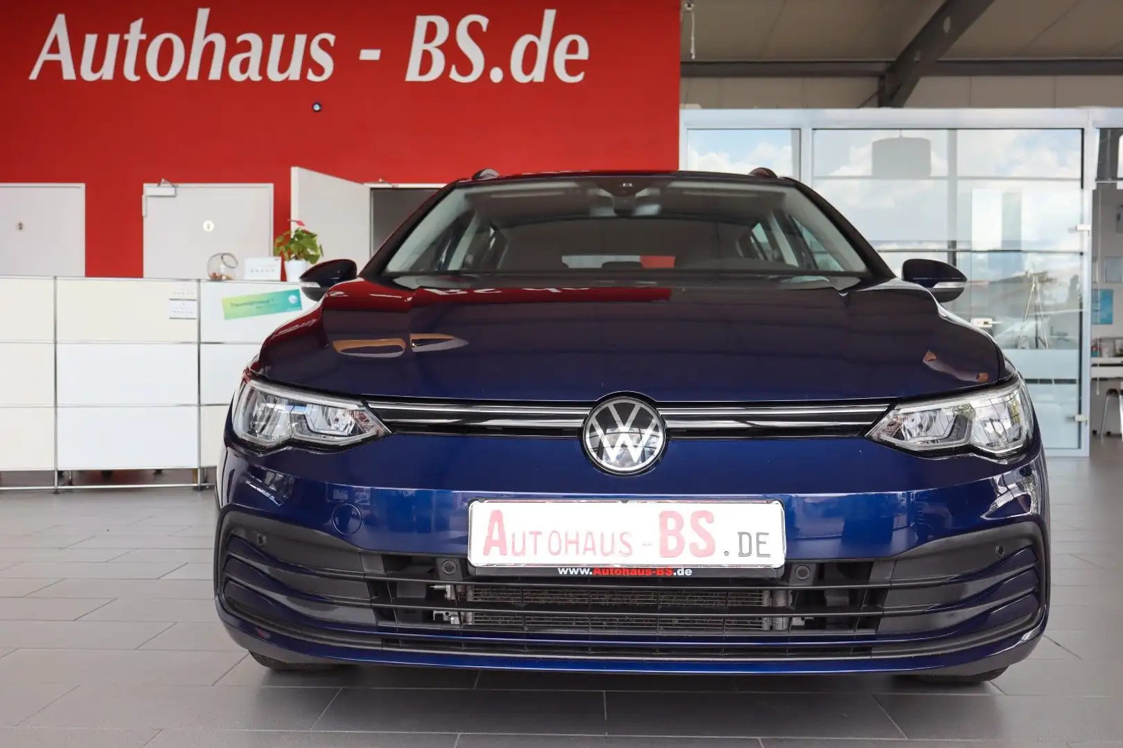 Volkswagen Golf VIII Variant Life eTSI,PDC,Navi,LED,AHK,1Hd Blauw - 2