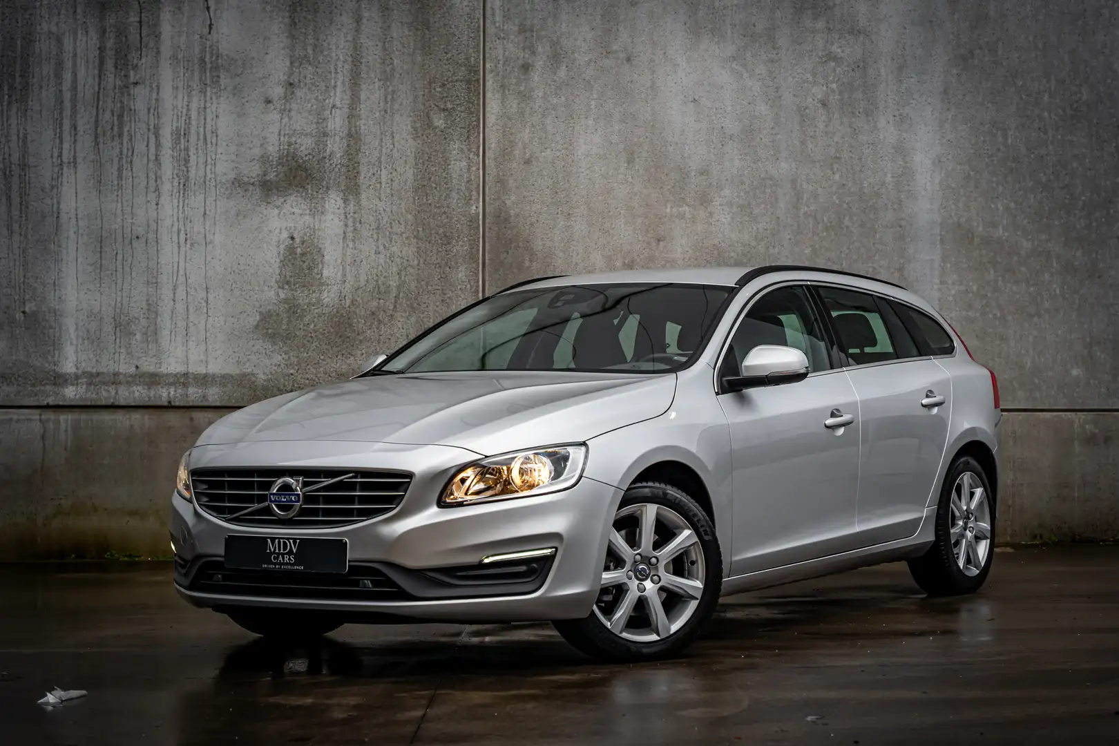 Volvo V60 V60 1.5 T2 Momentum Geartronic - 1