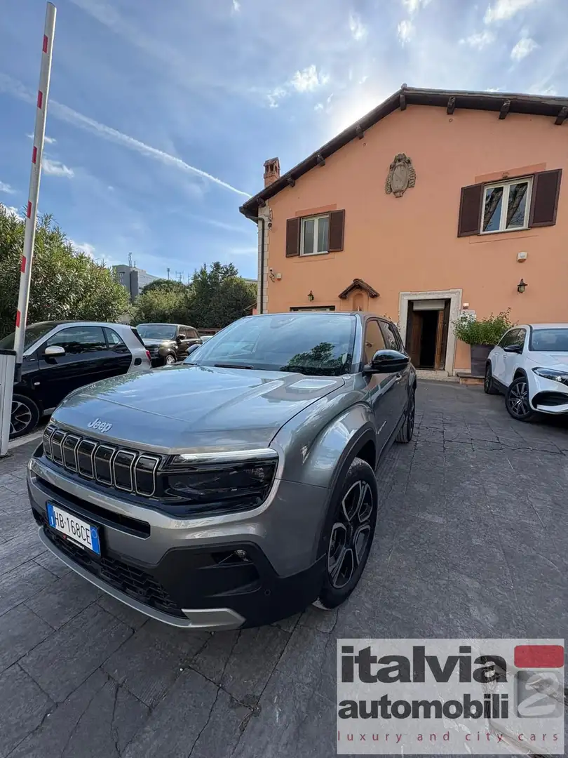 Jeep Avenger Avenger 1.2 Turbo 100 CV MHEV Summit Grijs - 1