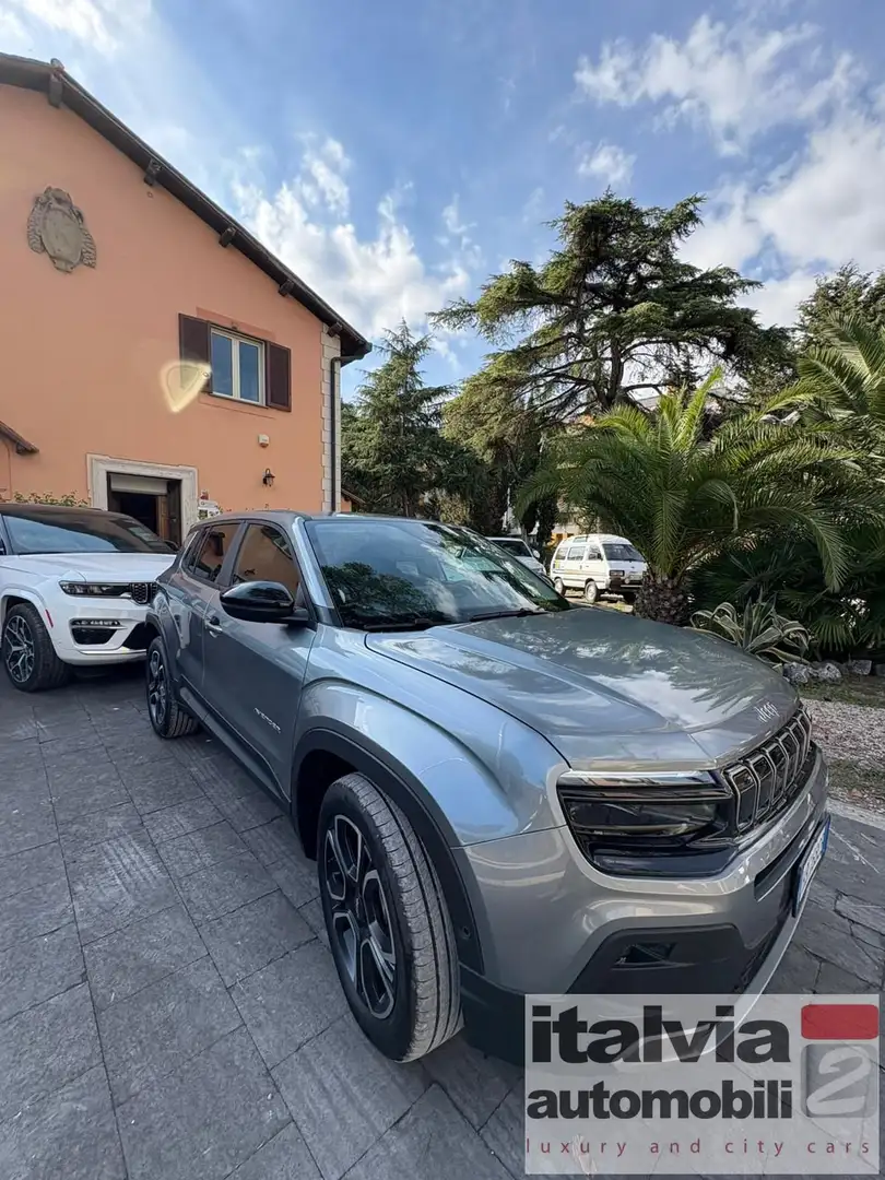 Jeep Avenger Avenger 1.2 Turbo 100 CV MHEV Summit Grijs - 2