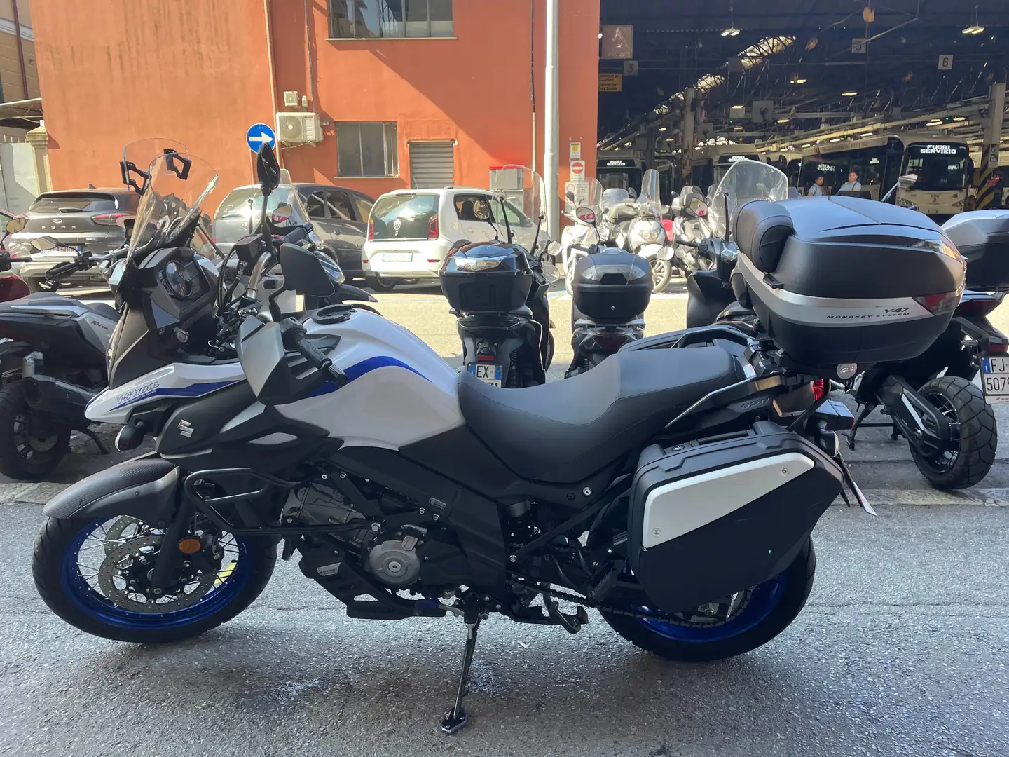 Suzuki V-Strom 650 XT Suzuki V-strom sport adventure tourer Blanc - 2