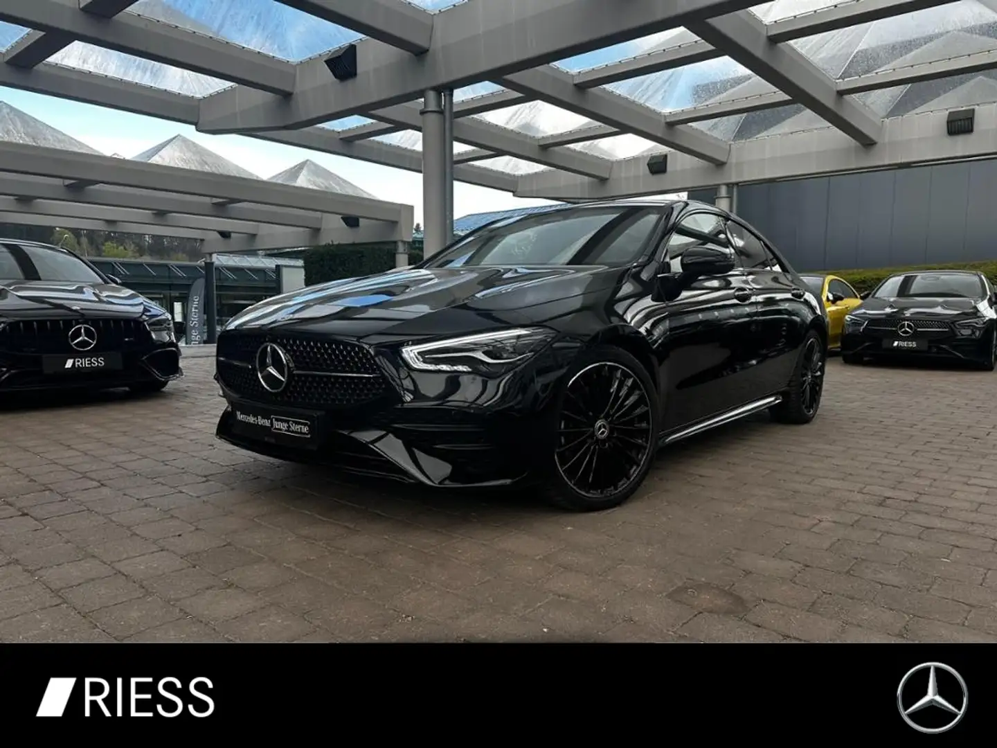 Mercedes-Benz CLA 220 d Cp AMG Sport Night Distr Pano LED Ambi Kamera Černá - 1