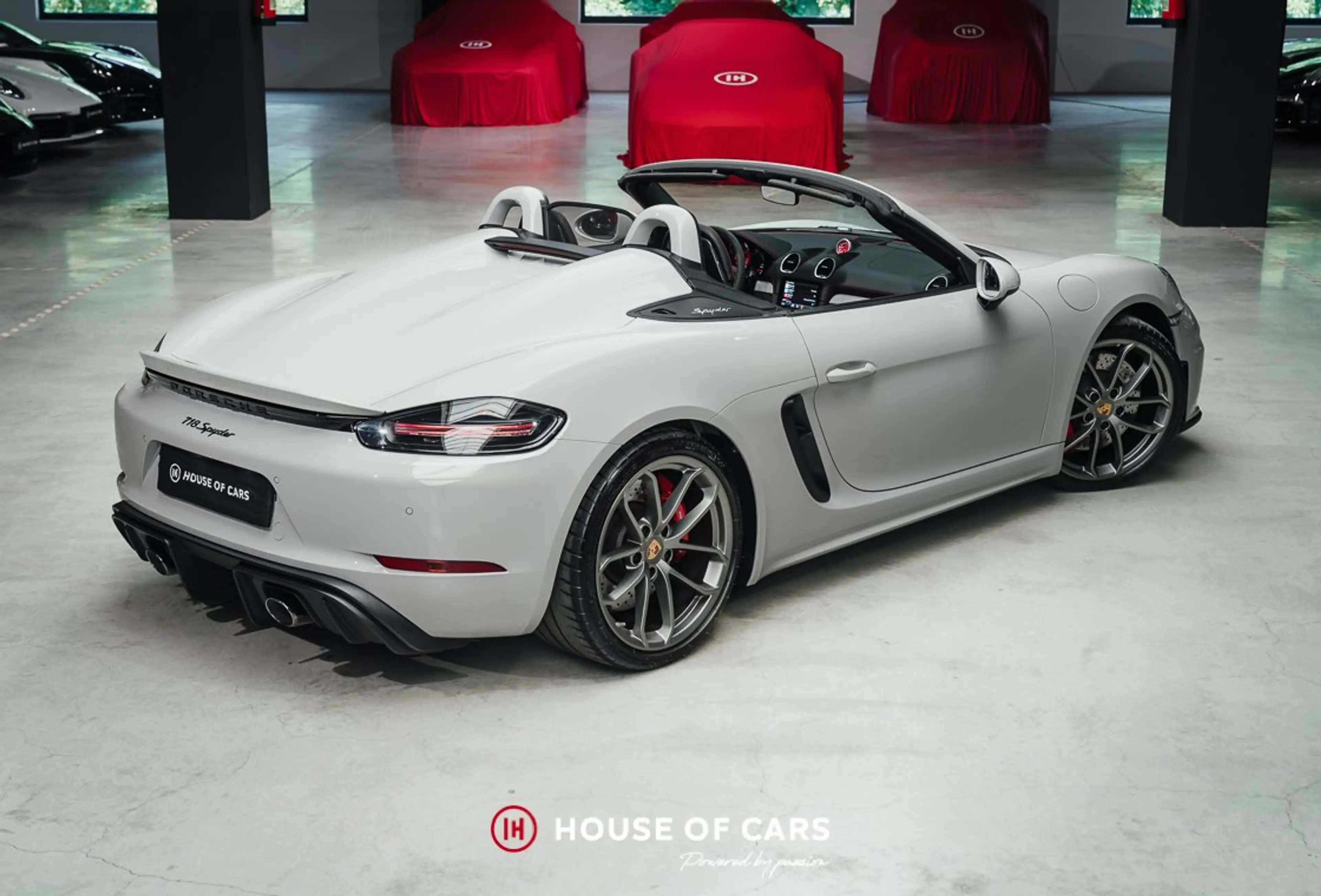 Porsche 718 Spyder PDK - Lots of X options - Chalk Grey - AS NEW — photo 7