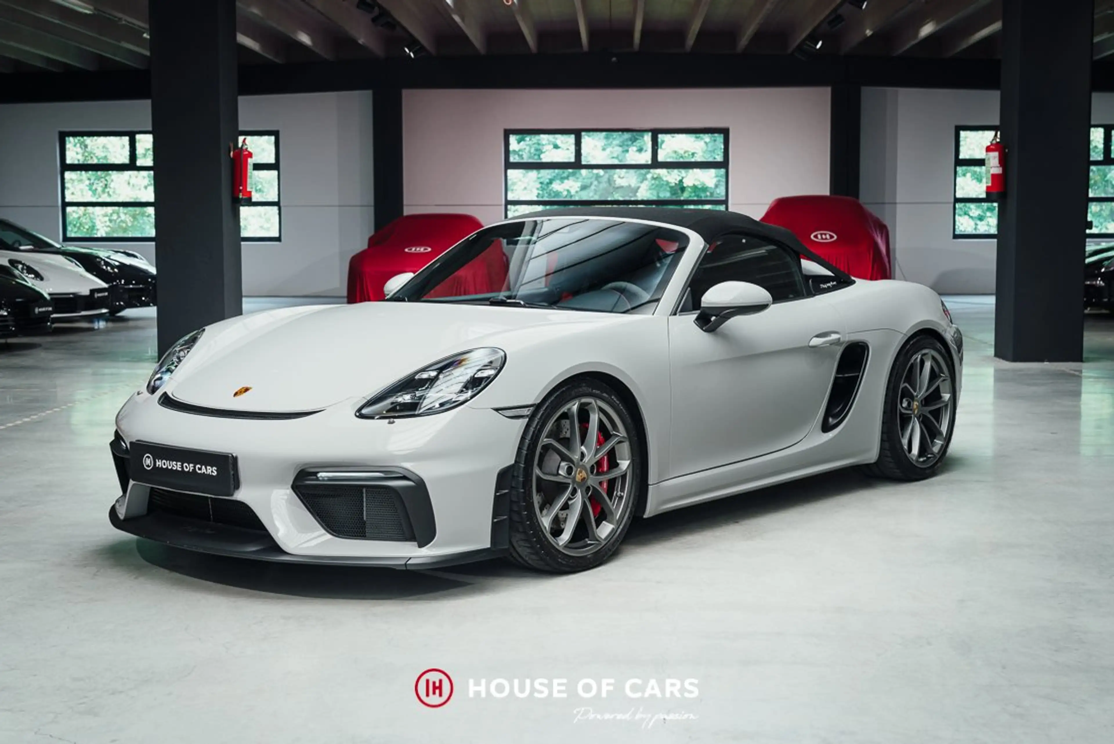 Porsche 718 Spyder PDK - Lots of X options - Chalk Grey - AS NEW — photo 2