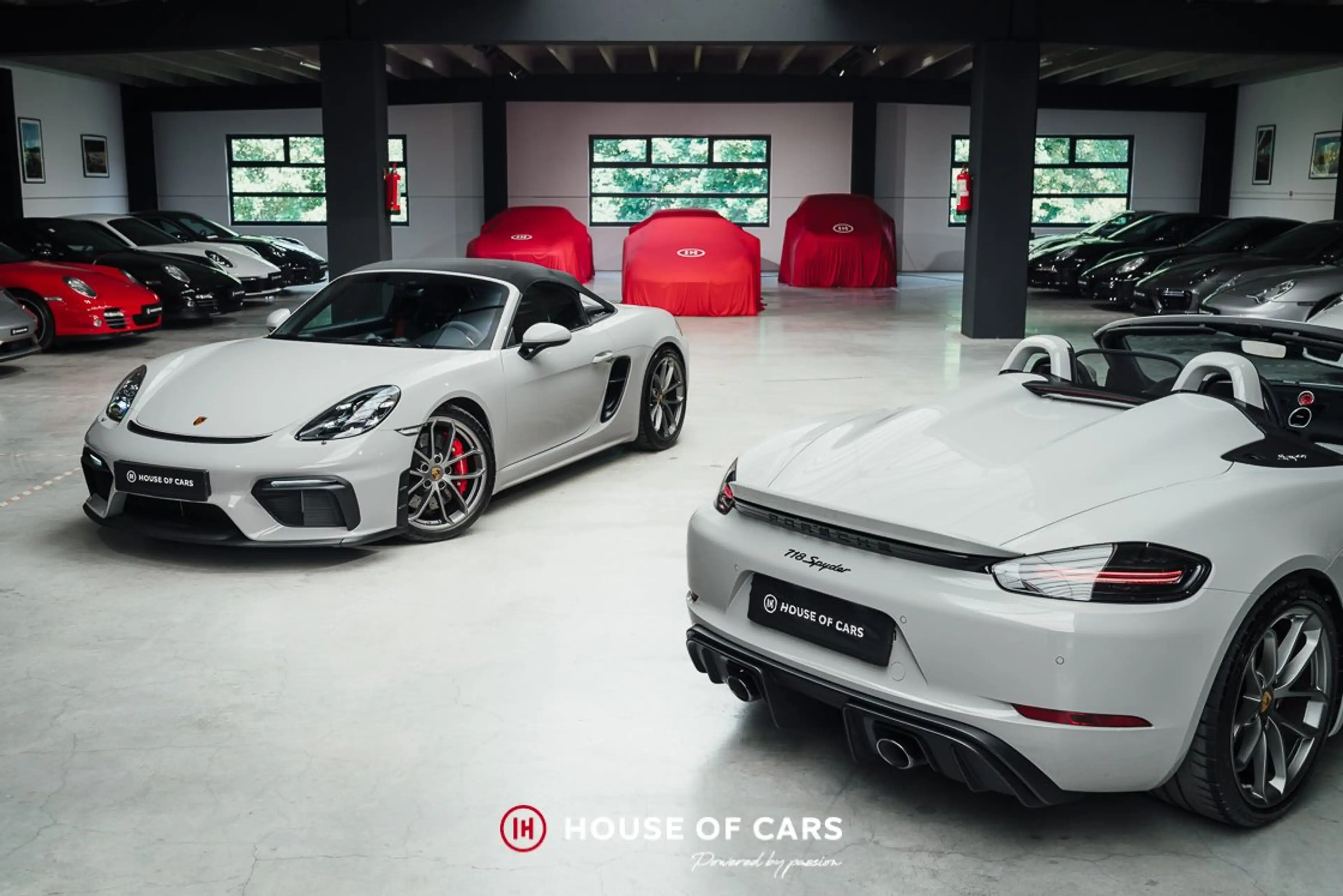 Porsche 718 Spyder PDK - Lots of X options - Chalk Grey - AS NEW