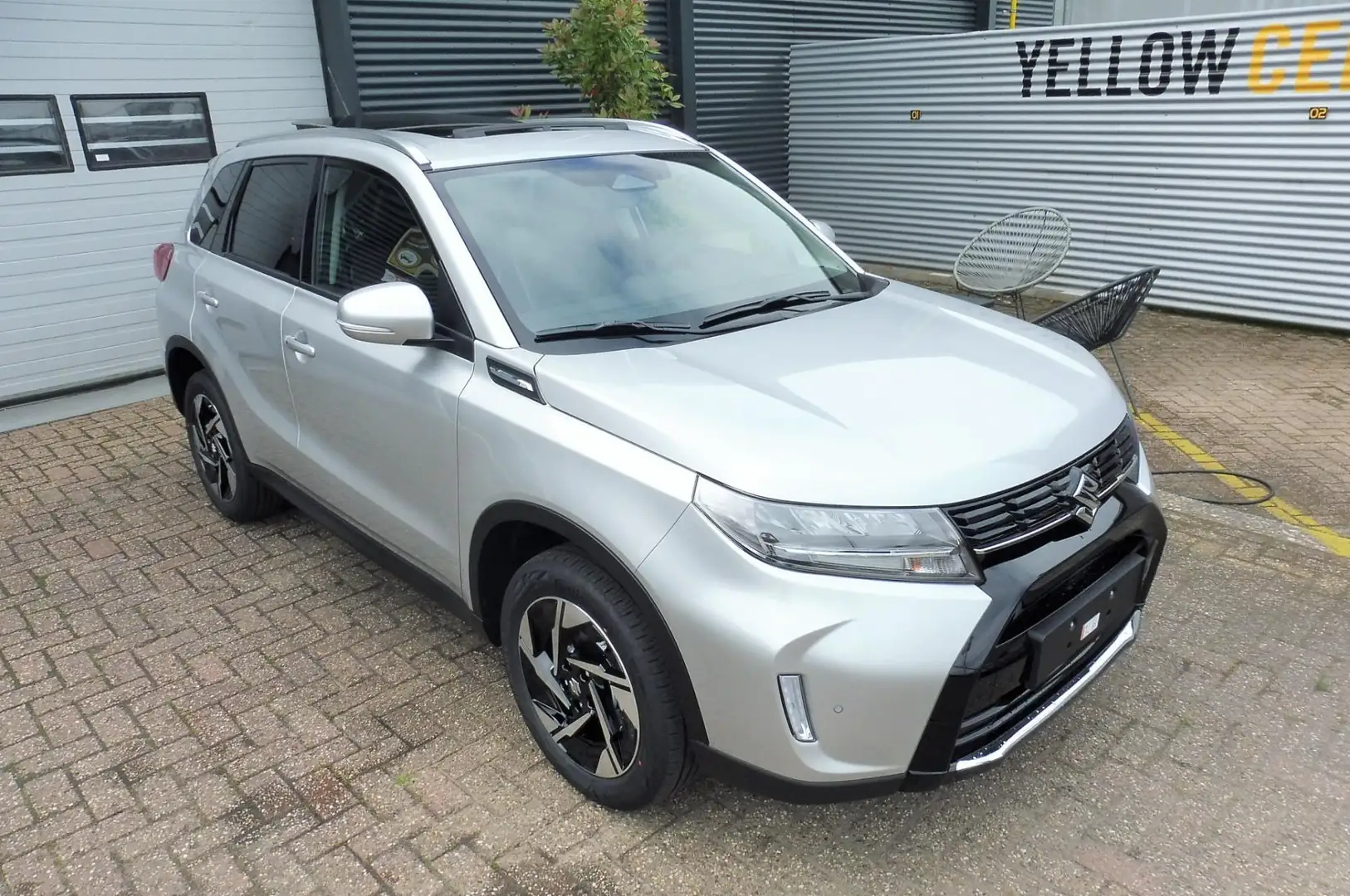 Suzuki Vitara 1.4 Boosterjet Style Smart Hybrid Panoramadak Zilver - 2