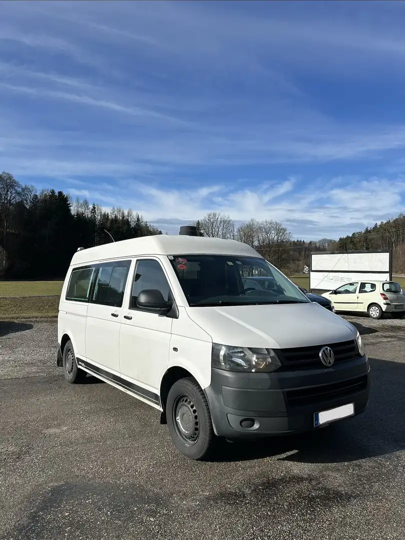 Volkswagen T5 Transporter Ehemaliger Rettungswagen Weiß - 1