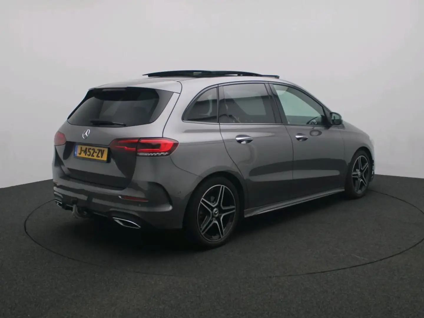 Mercedes-Benz B 180 Business Solution AMG Trekhaak | AMG | Night Pakke Grijs - 2