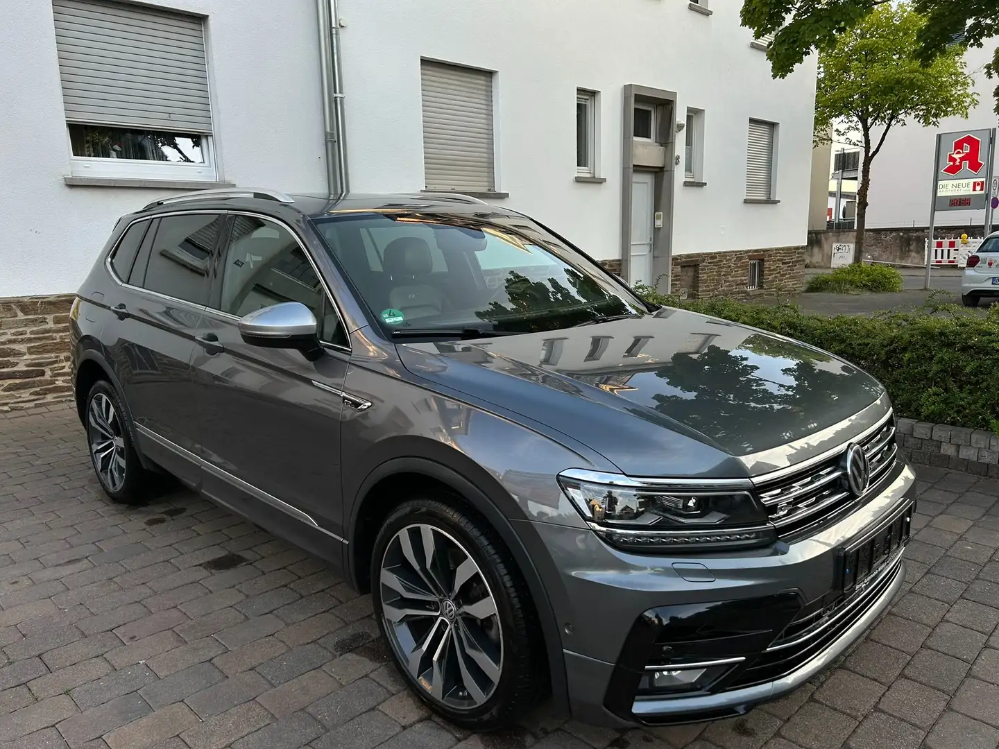 Volkswagen Tiguan Allspace Highline R-Line 4Motion - 1. Hand - 4x4 - R LINE Grau - 1