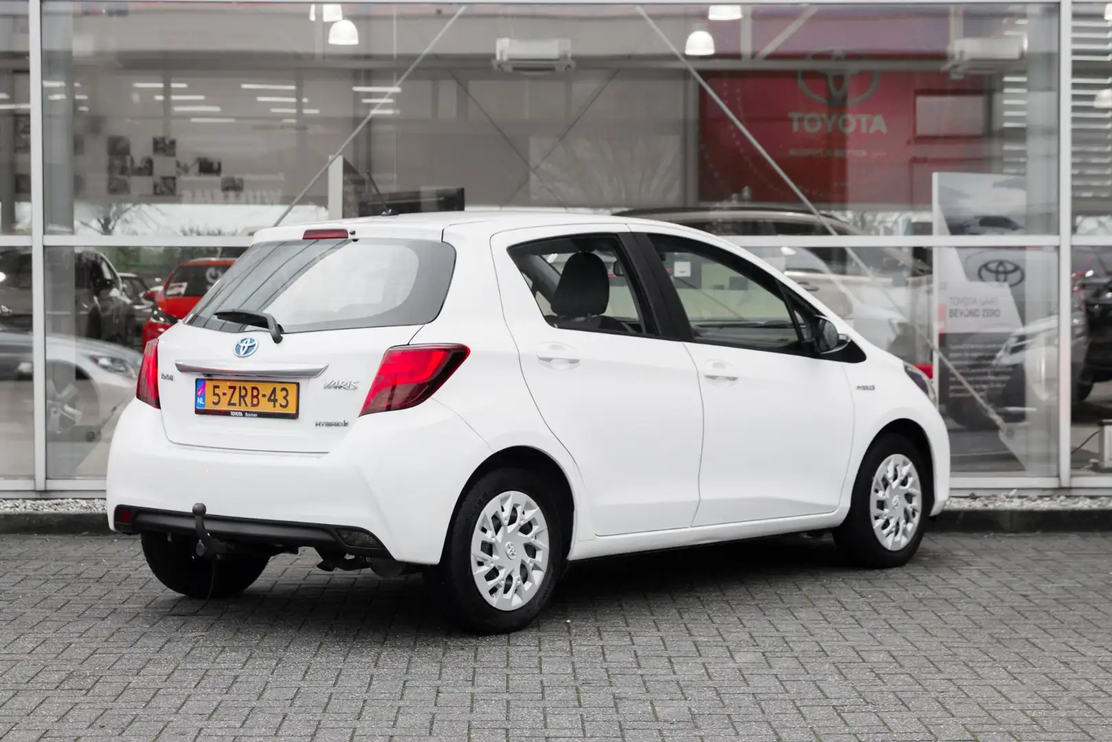 Toyota Yaris 1.5 Hybrid Aspiration Wit - 2