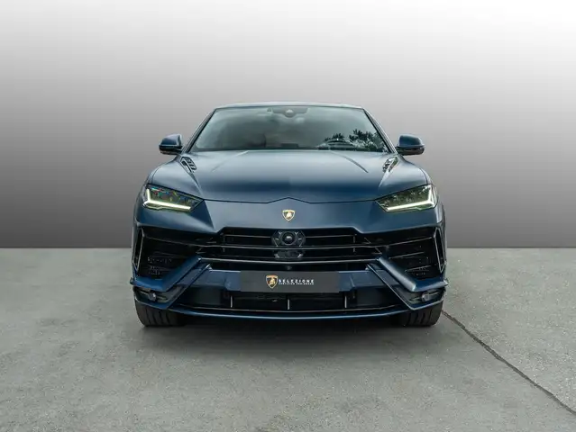 Lamborghini Urus view 2