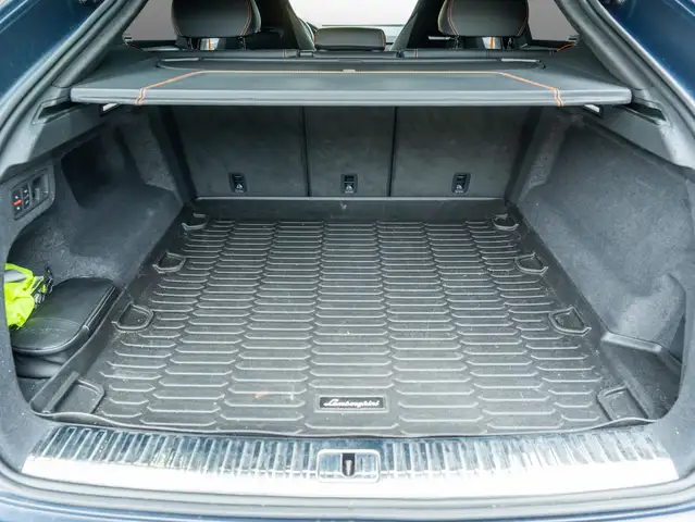 Lamborghini Urus view 13