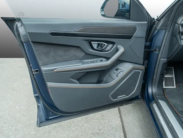 Lamborghini Urus view 14