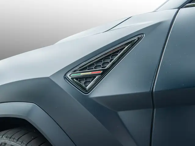 Lamborghini Urus view 10
