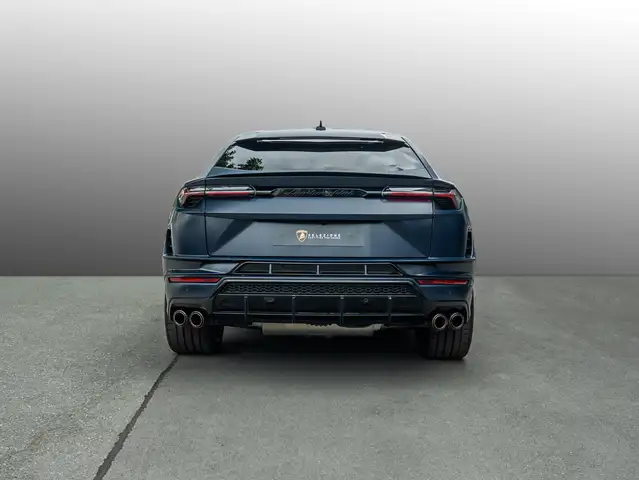Lamborghini Urus view 4