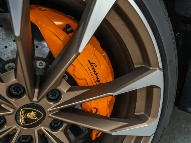 Lamborghini Urus view 12