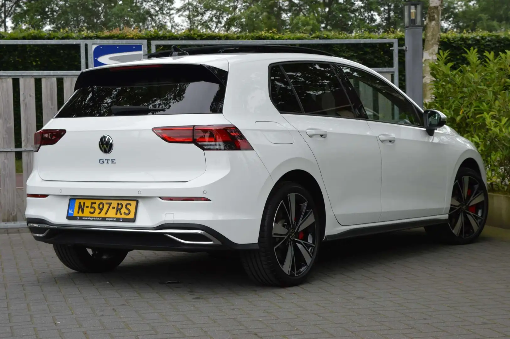 Volkswagen Golf GTE 1.4 eHybrid - Pano|ACC|Lane|Camera|Stoel en stuurv Wit - 2