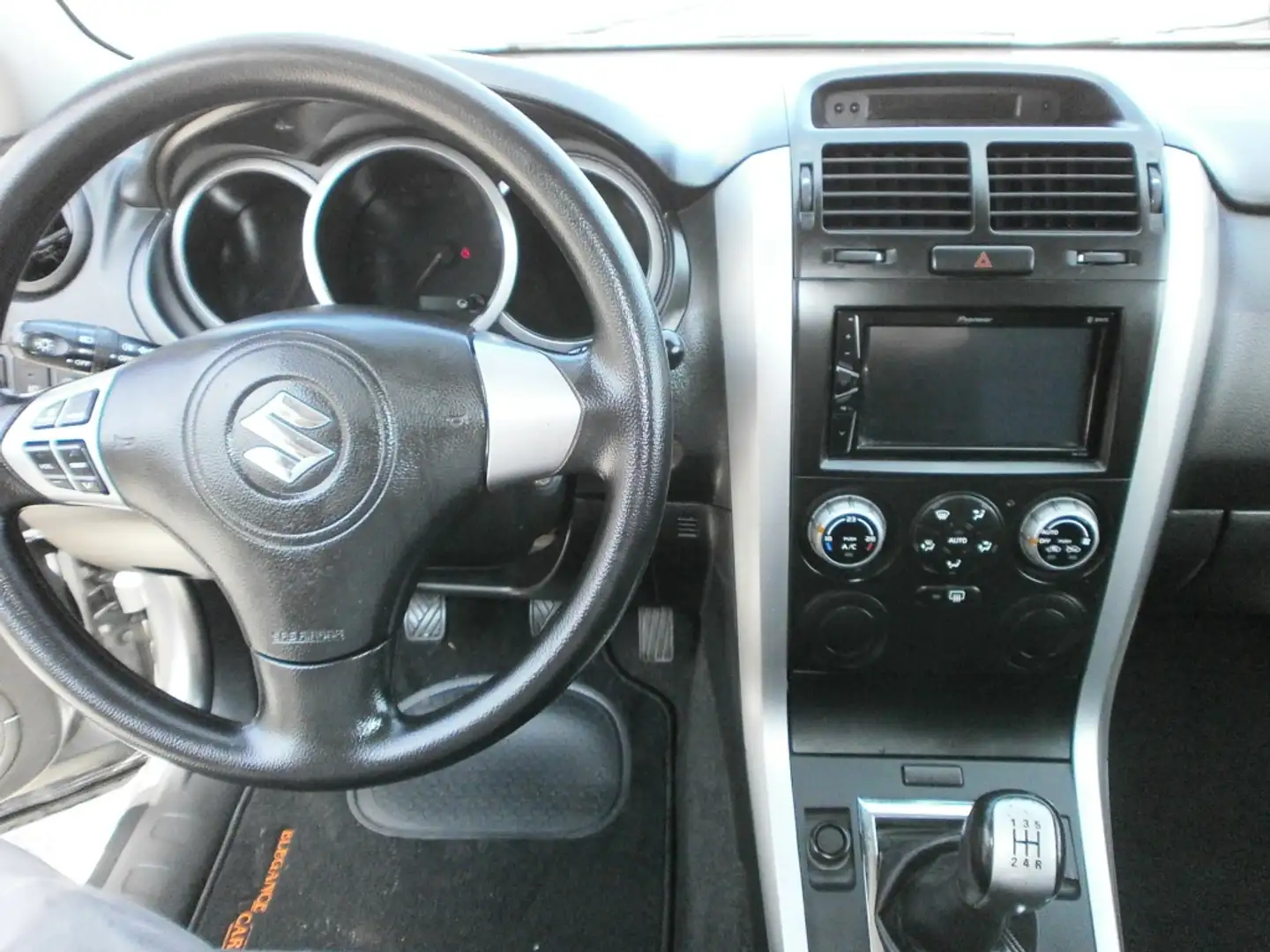 Suzuki Grand Vitara 1.6 L JX-A Gris - 2