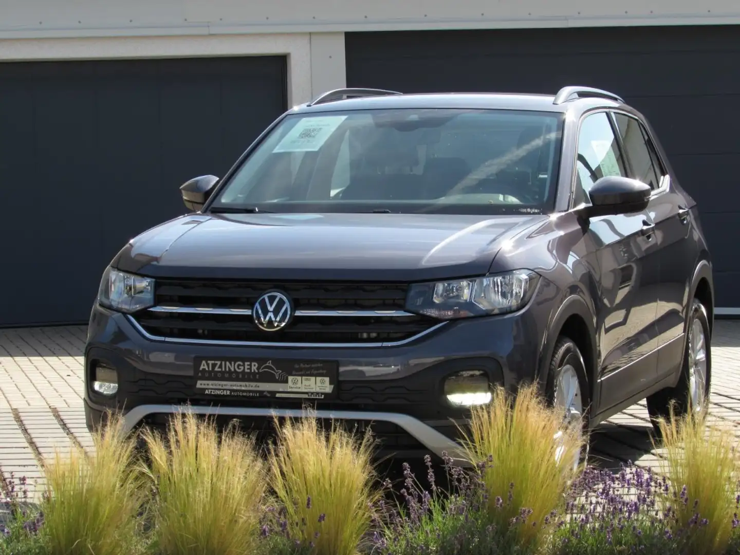 Volkswagen T-Cross Life 1,5l TSI DSG ACC Klima Einparkhilfe Grau - 2
