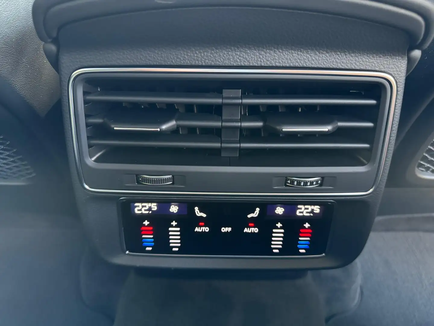 Audi Q8 Q8 55 TFSI Black line quattro tiptronic Black line Negro - 2