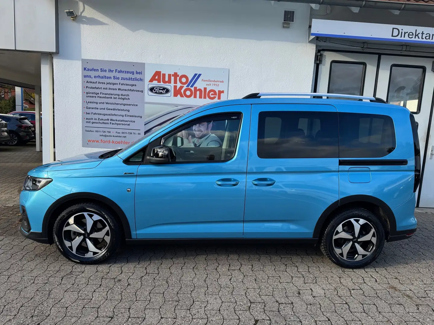 Ford Tourneo Connect Active L1 1,5l EcoBoost Automatik 7-Sitzer mit AHK Blau - 2