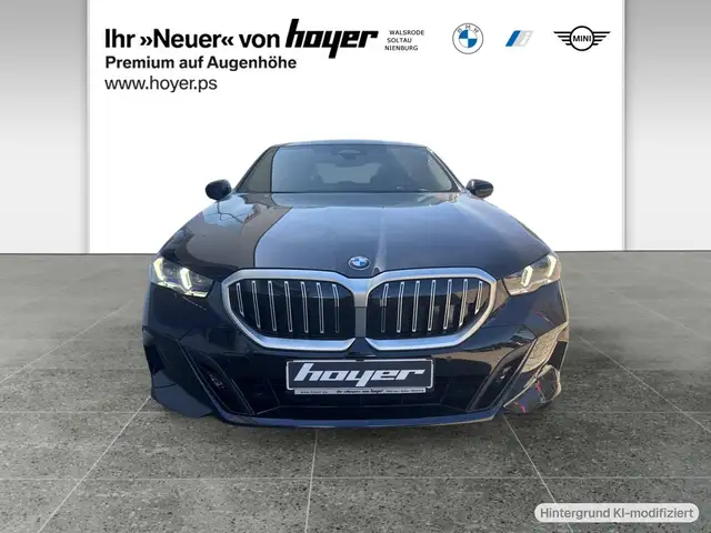 BMW 5 Series view 11