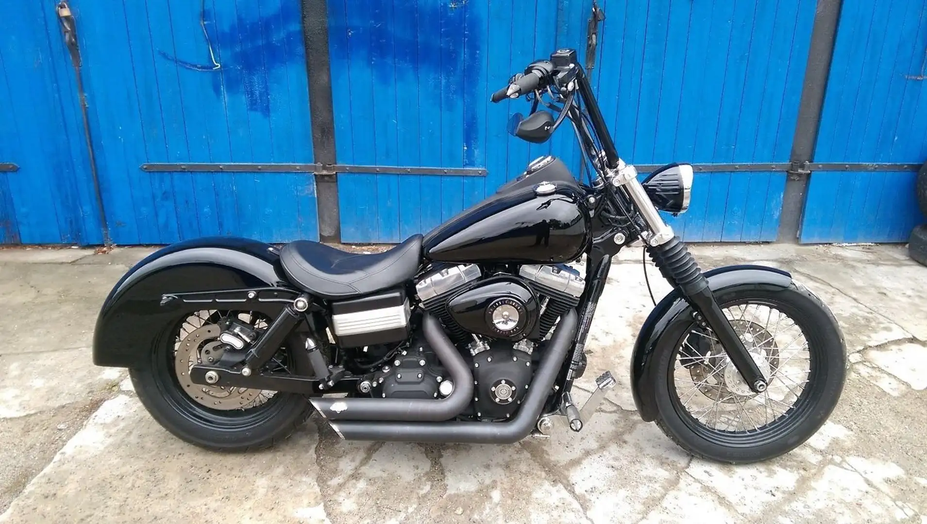 Harley-Davidson Dyna Street Bob Negru - 2