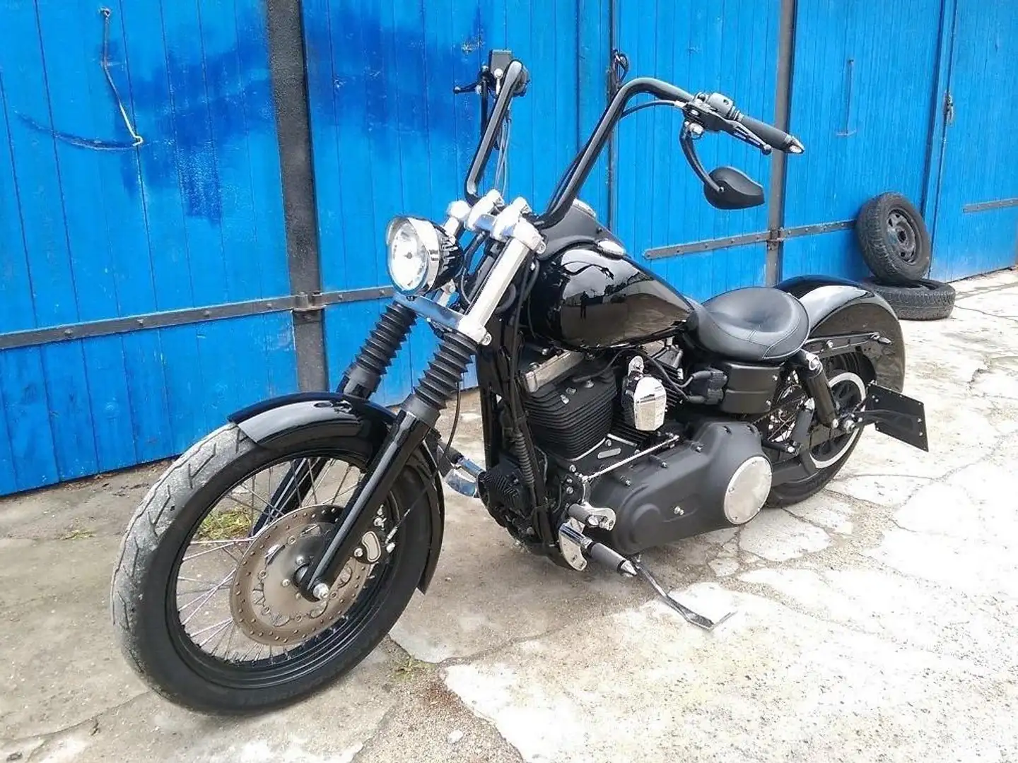 Harley-Davidson Dyna Street Bob Negru - 1