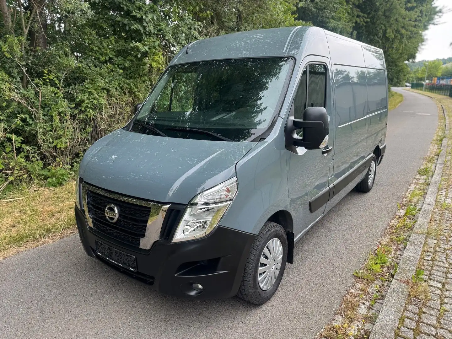 Nissan Interstar Kastenwagen L2H2 3,3t  FWD Gri - 1