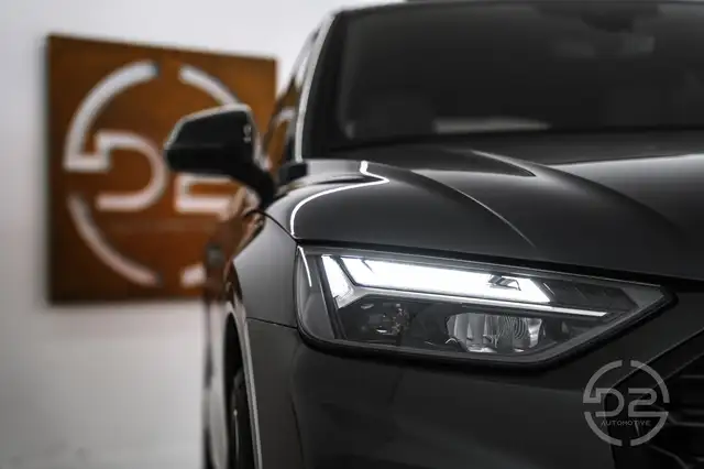 Audi Q5 view 9