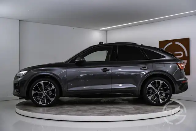 Audi Q5 view 2