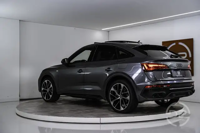 Audi Q5 view 3