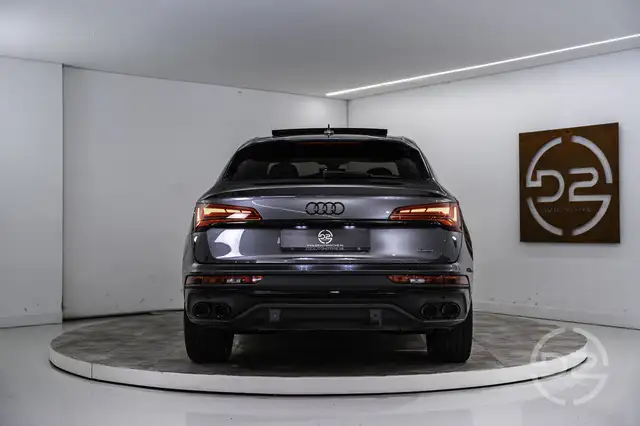Audi Q5 view 4
