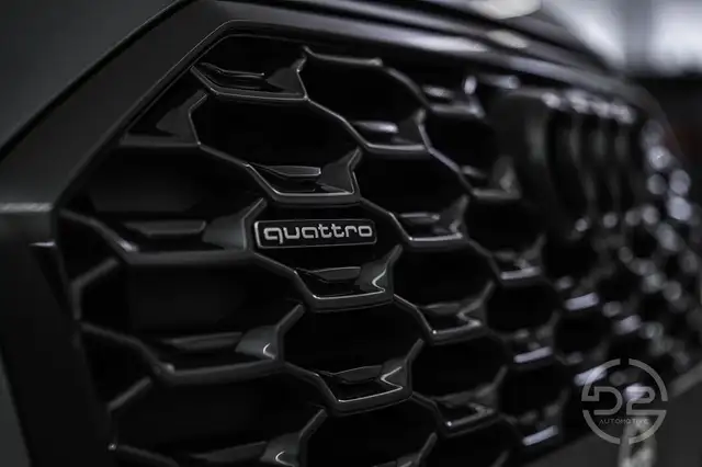 Audi Q5 view 11
