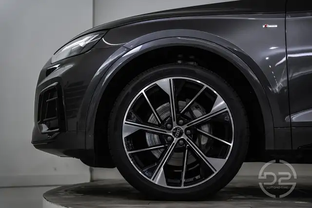Audi Q5 view 14