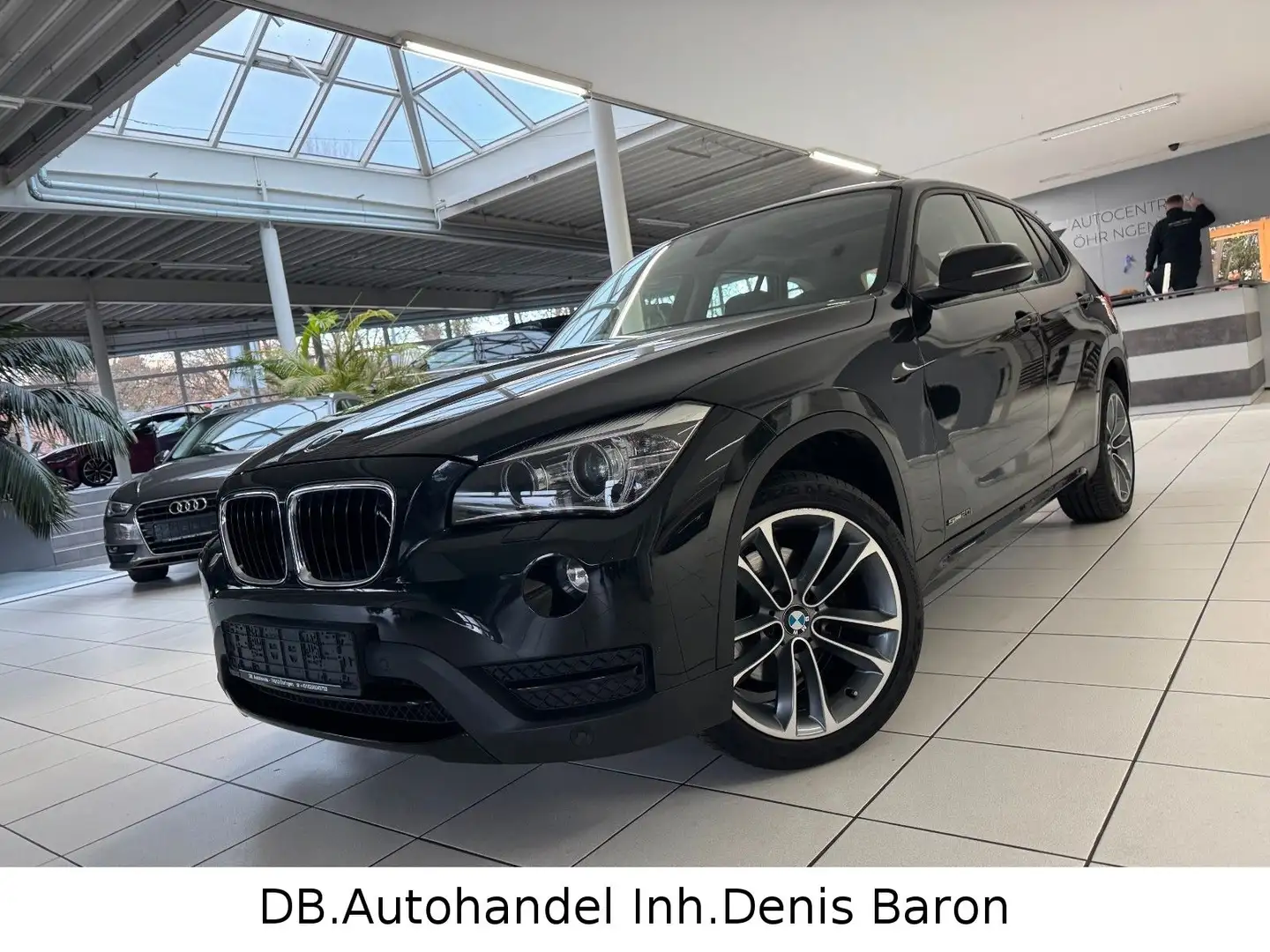 BMW X1 20i sDrive Sport-Line Navi Xenon Pano PDC AHK Negro - 1