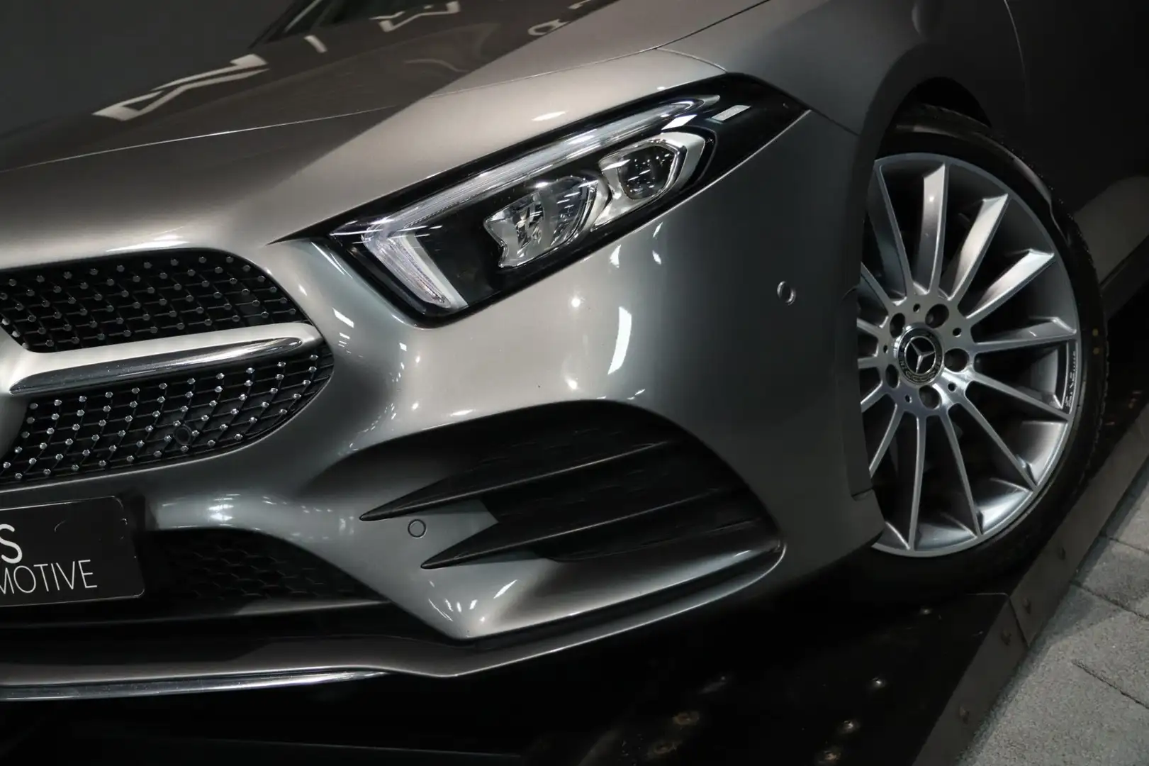 Mercedes-Benz A 250 A AMG / PANODAK / CAMERA / ALCANTARA / CARPLAY / 1 Grijs - 2