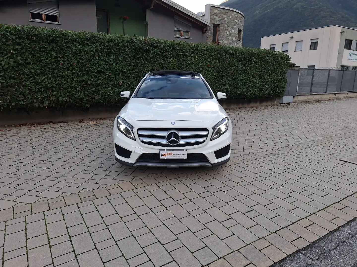Mercedes-Benz GLA 200 GLA 200 d Automatic Premium TETTO SEDILI Bianco - 2