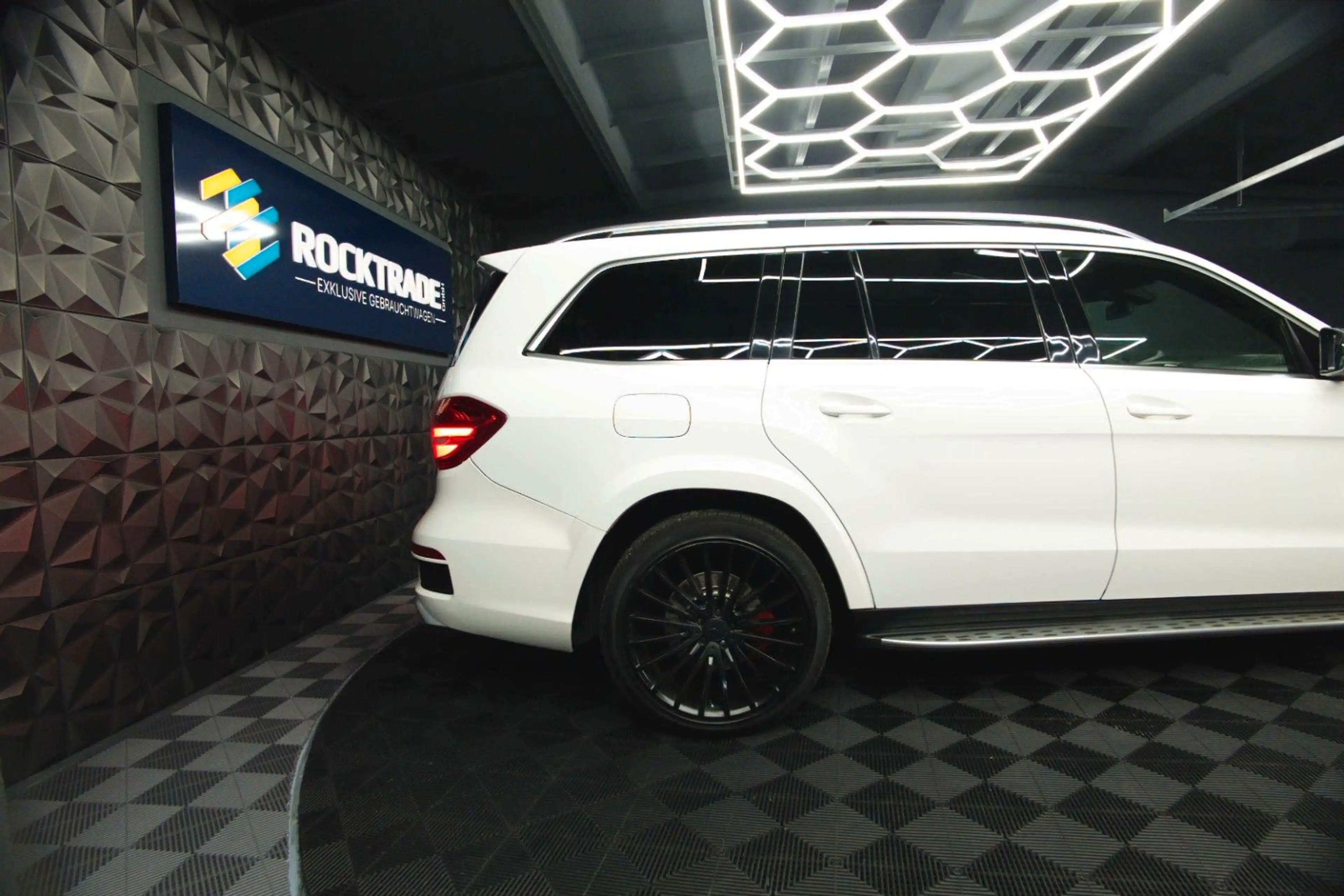 Mercedes-Benz GLS 63 AMG GLS / GL 63 AMG 4Matic Night-Paket *ACC*Pano*LED — photo 7