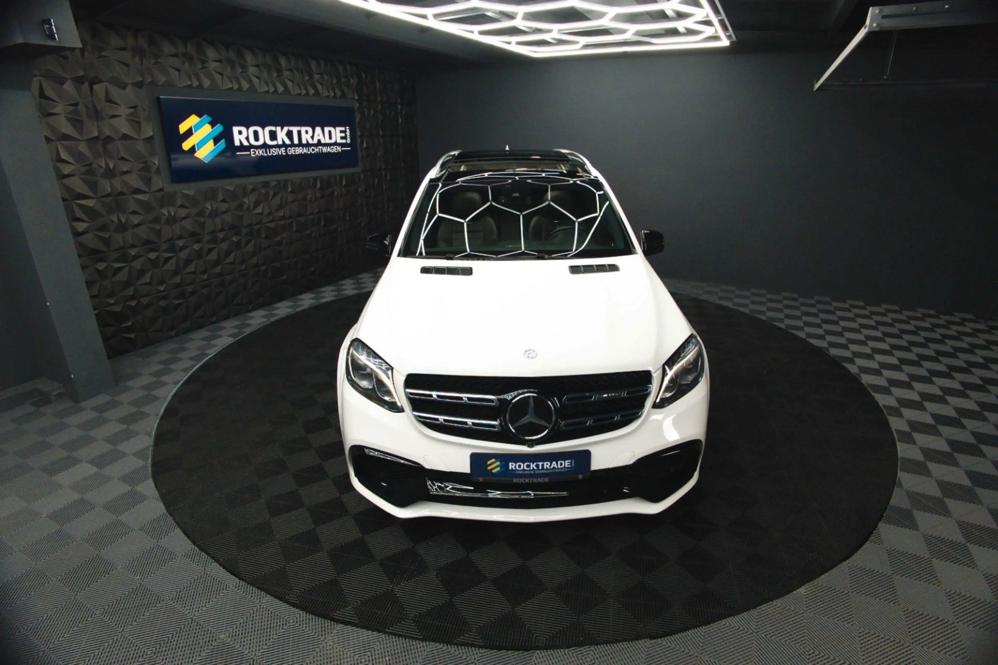 Mercedes-Benz GLS 63 AMG GLS / GL 63 AMG 4Matic Night-Paket *ACC*Pano*LED — photo 2