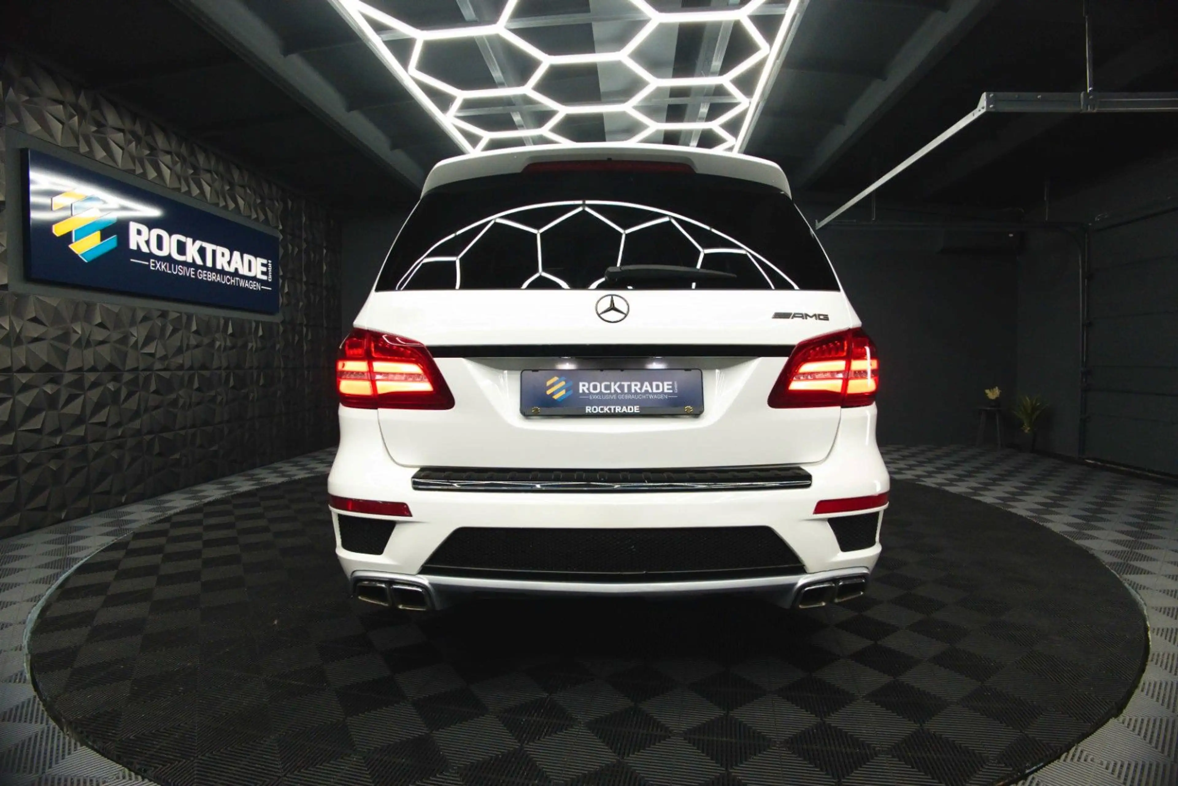 Mercedes-Benz GLS 63 AMG GLS / GL 63 AMG 4Matic Night-Paket *ACC*Pano*LED — photo 14