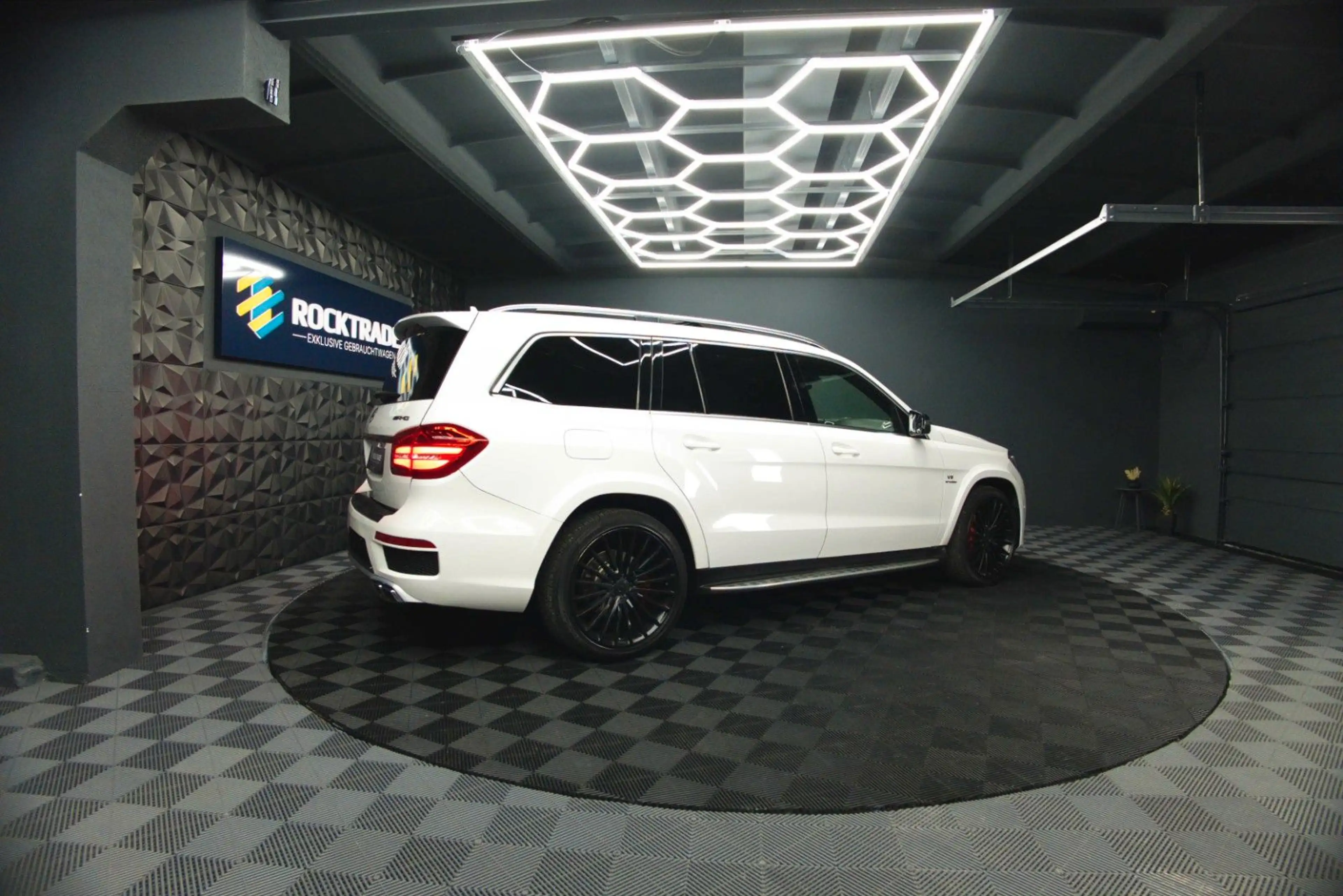 Mercedes-Benz GLS 63 AMG GLS / GL 63 AMG 4Matic Night-Paket *ACC*Pano*LED — photo 9