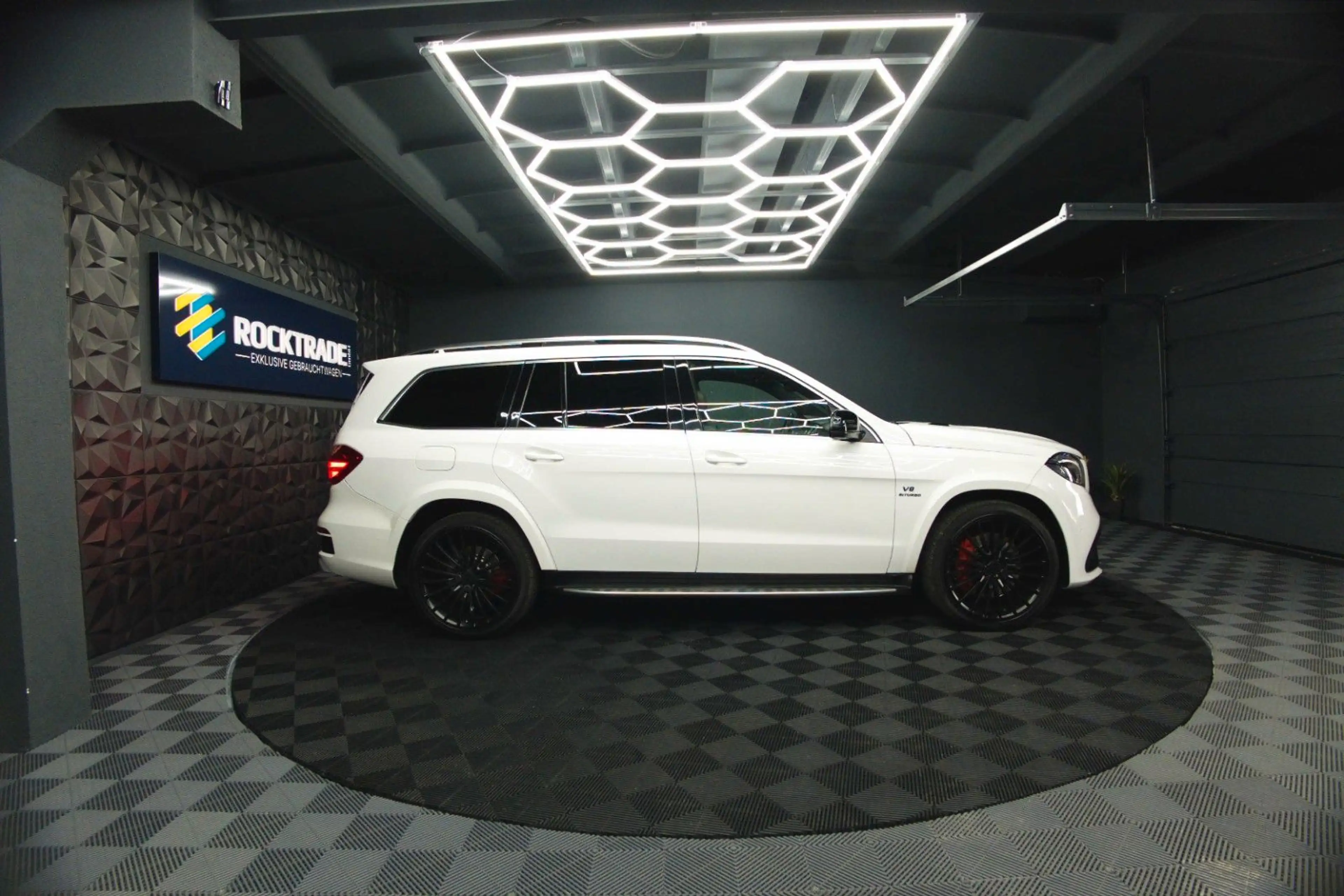 Mercedes-Benz GLS 63 AMG GLS / GL 63 AMG 4Matic Night-Paket *ACC*Pano*LED — photo 6