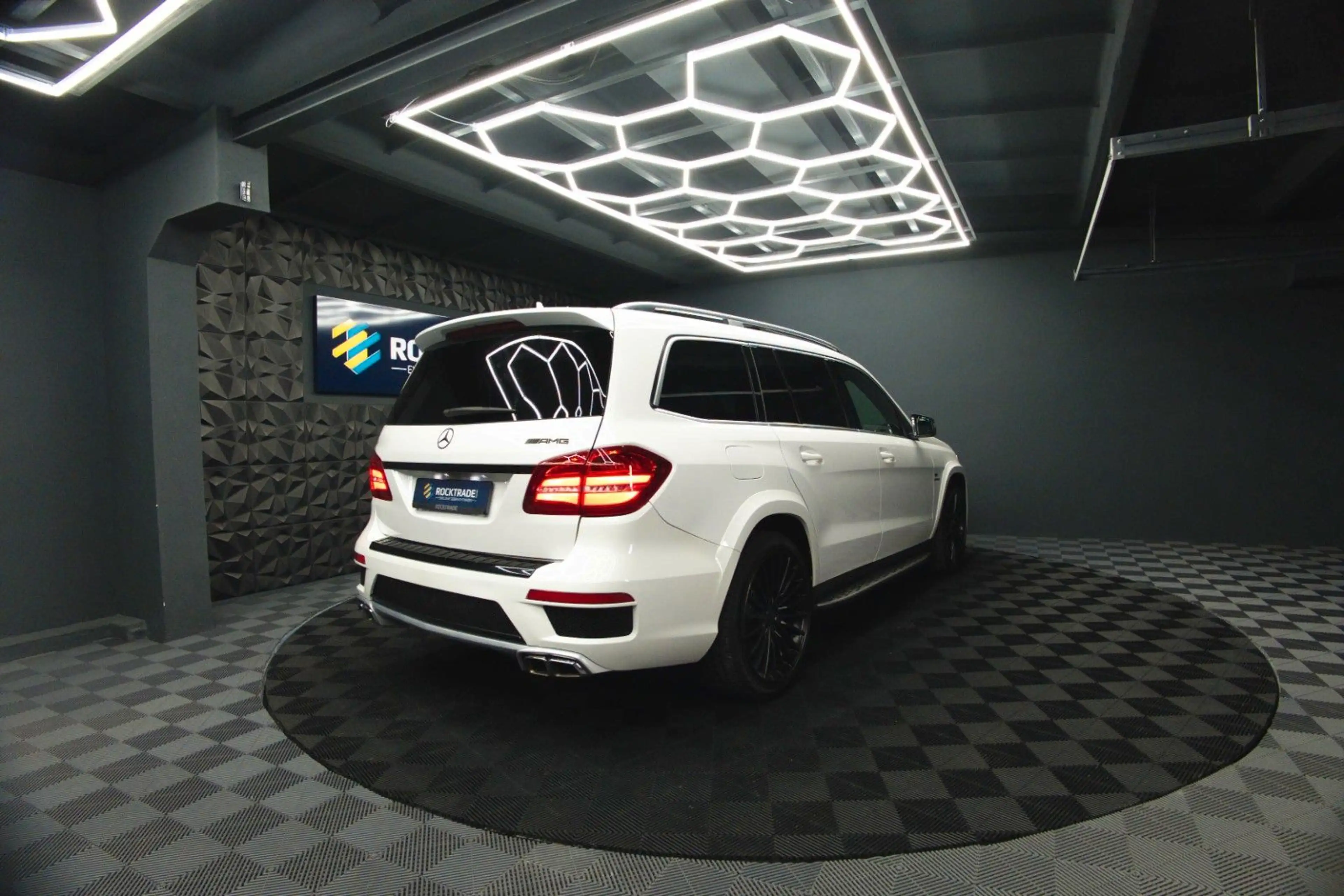Mercedes-Benz GLS 63 AMG GLS / GL 63 AMG 4Matic Night-Paket *ACC*Pano*LED — photo 10