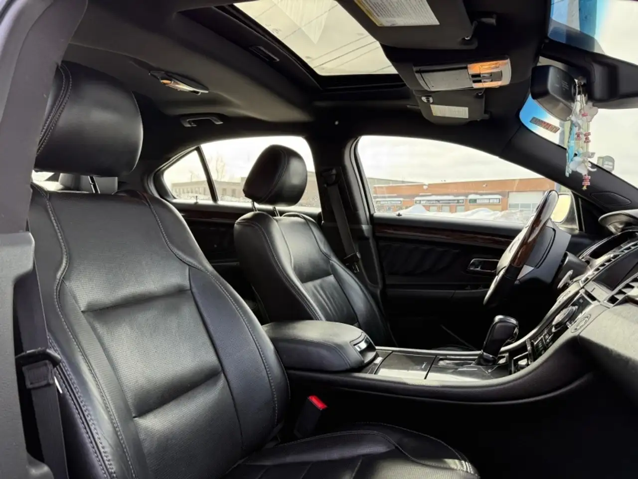 Ford Taurus снимка Ford Taurus