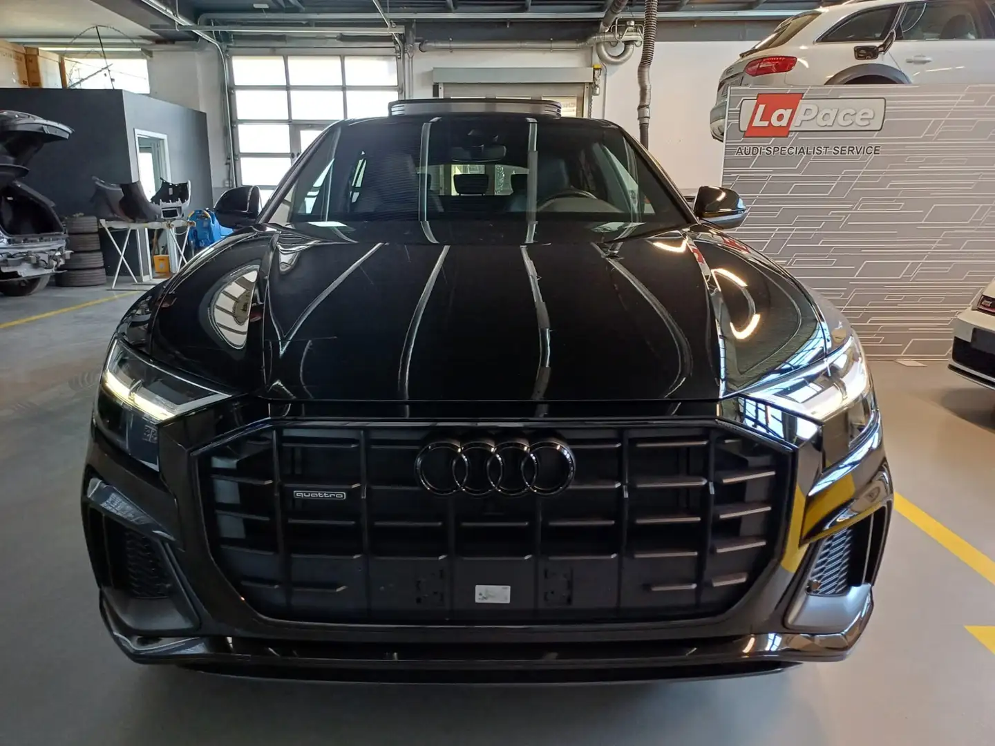 Audi Q8 45 TDI quattro tiptronic S-line Černá - 2