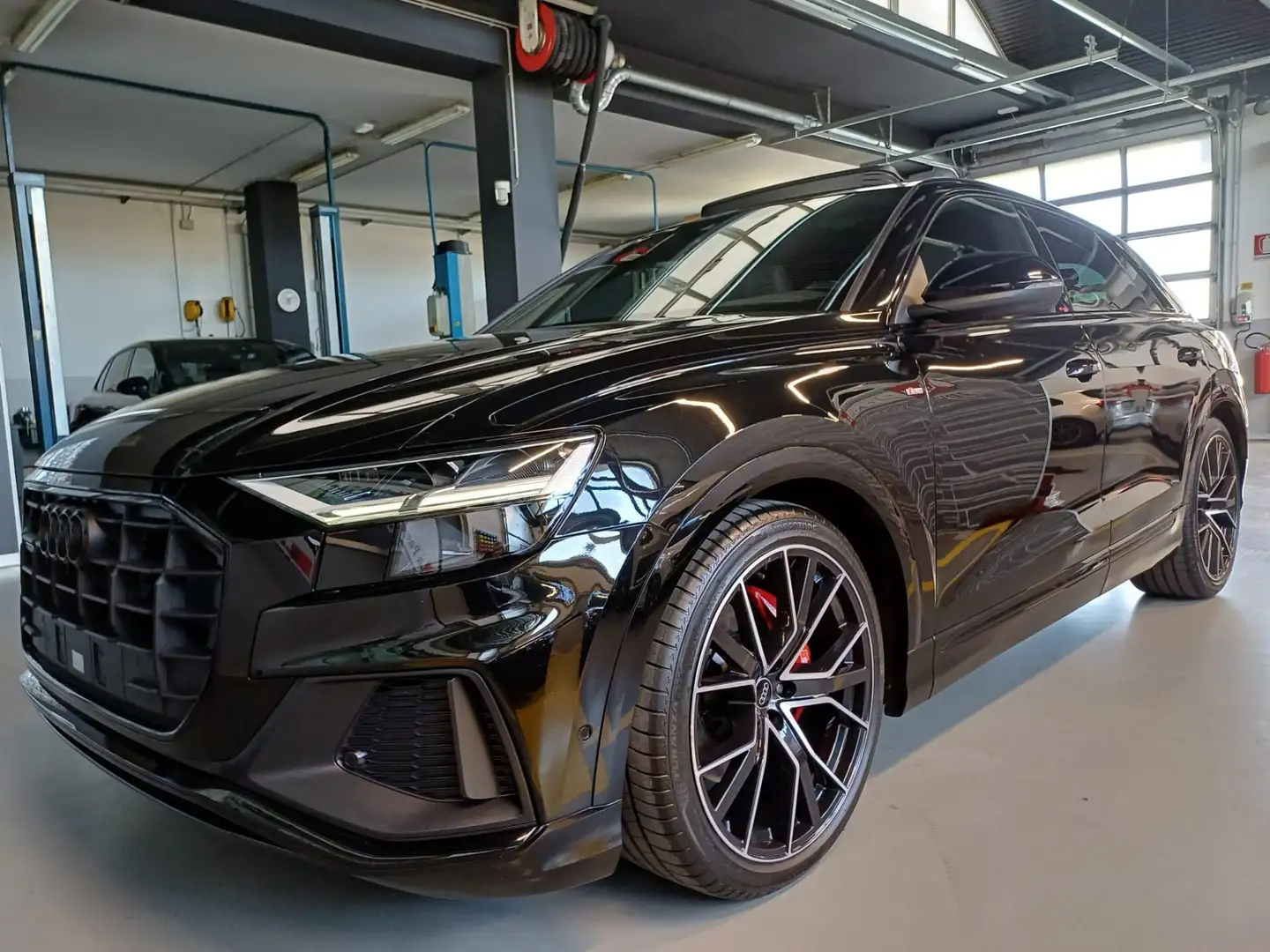 Audi Q8 45 TDI quattro tiptronic S-line Černá - 1